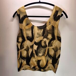 Vintage Abstract Print Waffle Embossed Top - Size M/L